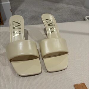 NWOT- Zara Beige Women's Mules